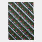 Pink Golf Ball auf dem Golfplatz Küchentuch (Vertikal)