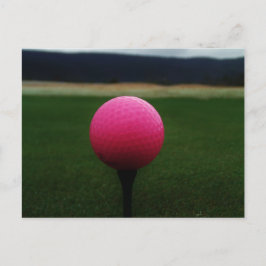 Pink Golf Ball auf dem Golfplatz Postkarte