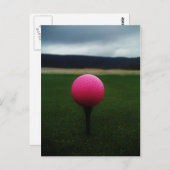 Pink Golf Ball auf dem Golfplatz Postkarte (Vorne/Hinten)