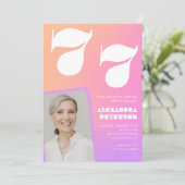 Pink Gradient Retro Foto 77. Geburtstag Einladung (Stehend Vorderseite)