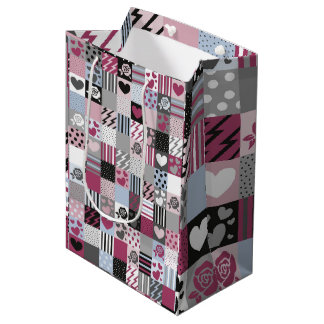 Pink & Gray Patchwork Hearts Mittlere Geschenktüte