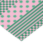 Pink Green Boho Karo Blumenmuster Tischdecke (Schrägansicht)