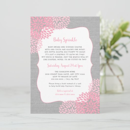 Pink Grey Floral Girl Baby Sprinkle Einladung (Stehend Vorderseite)