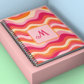 Pink Groovy Retroästhesie - Mit Monogramm Notizblock