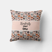 Pink Halloween Spooky ein Individuelle Name Kissen (Rückseite)