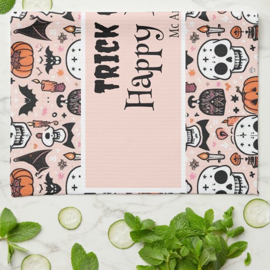 Pink Halloween Trick oder Behandeln von benutzerde Geschirrtuch (Gefaltet)