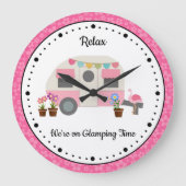 Pink Happy Glamper Time Acrylic Wall Clock Große Wanduhr (Vorderseite)