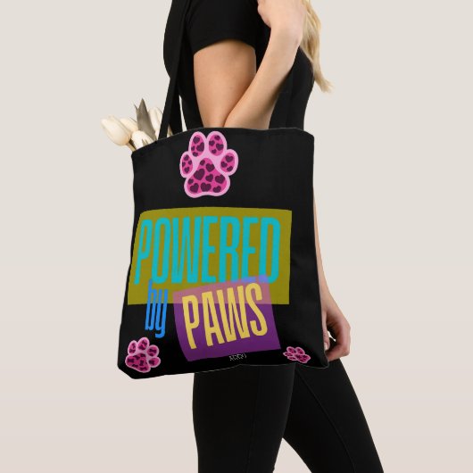 Pink Heart Paw Print "Powered by Paws" Design Tasche (Von Nahem)