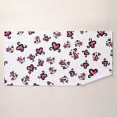 Pink Hearts Pattern – Cute Doodle Design Badehandtuch (Badehandtuch)