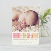 Pink HELLO Typografie Baby Girl Birth Design Birth Ankündigung (Stehend Vorderseite)