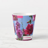 Pink Hollyhocks Design Latte Tasse (Vorderseite)