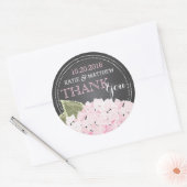 Pink Hydrangea Chalkboard Modern Danke Label Runder Aufkleber (Umschlag)