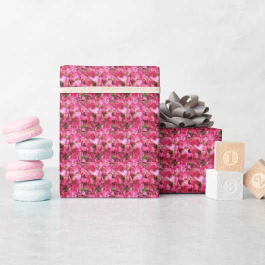 Pink Hydrangea Petals Floral Muster Geschenkpapier (Babyparty)