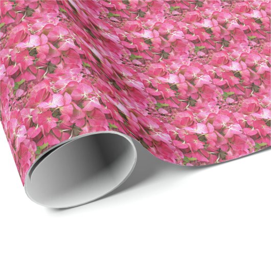 Pink Hydrangea Petals Floral Muster Geschenkpapier (Rolleneckpunkt)