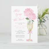 Pink Hydrangea Sie bindet die Knot-Bridal-Dusche Einladung (Stehend Vorderseite)