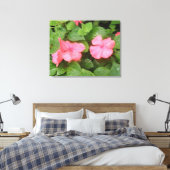 Pink Impatiens Blume Canvas Print Leinwanddruck (Insitu (Schlafzimmer))