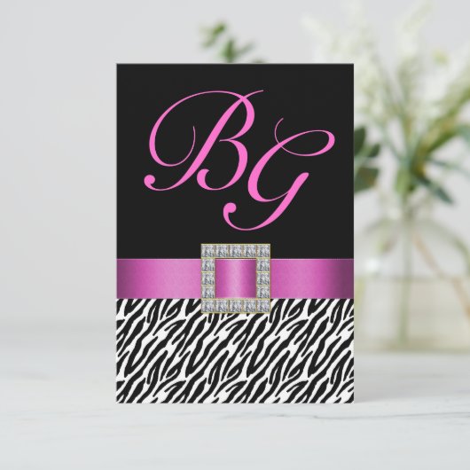 Pink Initials Zebra Stripes Wedding RSVP Karte (Stehend Vorderseite)
