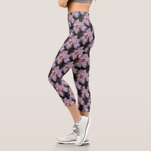 Pink Iris Blume Art Capri Leggings (Links)
