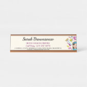 Pink Ivory Janitorial Cartoon Reinigungsmarke Schreibtischnamensplakette (Vorderseite )