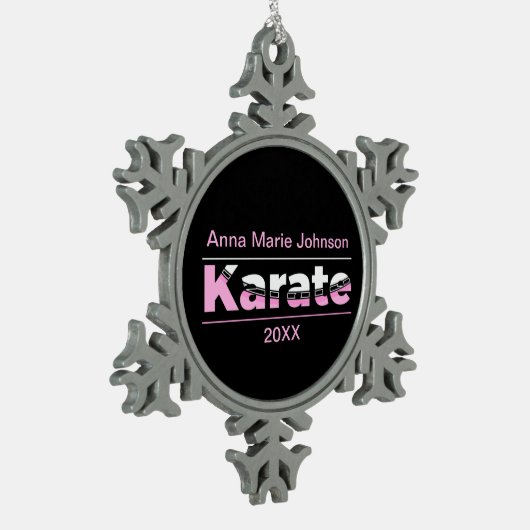 Pink Karate Martial Arts Moderne Typografie Schneeflocken Zinn-Ornament (Links)