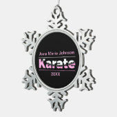 Pink Karate Martial Arts Moderne Typografie Schneeflocken Zinn-Ornament (Rechts)