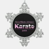 Pink Karate Martial Arts Moderne Typografie Schneeflocken Zinn-Ornament (Vorderseite)