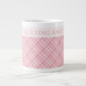 PINK KARO QUILT Große weiße Tasse + Text / Blüte (Vorderseite)