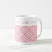 PINK KARO QUILT Weiße Tasse + Text (VorderseiteRechts)