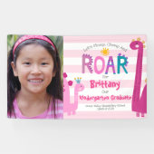 Pink Kindergarten Abschluss Foto Dinosaur Girl Banner (Horizontal)