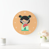 Pink Kokeshi Japanese dolls Große Wanduhr (Zuhause)