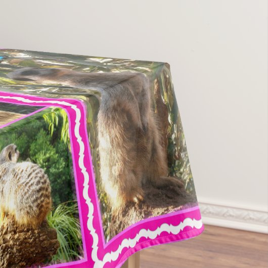 Pink Lace Edge Meerkat Collage, Tischdecke (Beispiel)