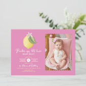 Pink Lemon Foto Geburtstag Einladung (Stehend Vorderseite)