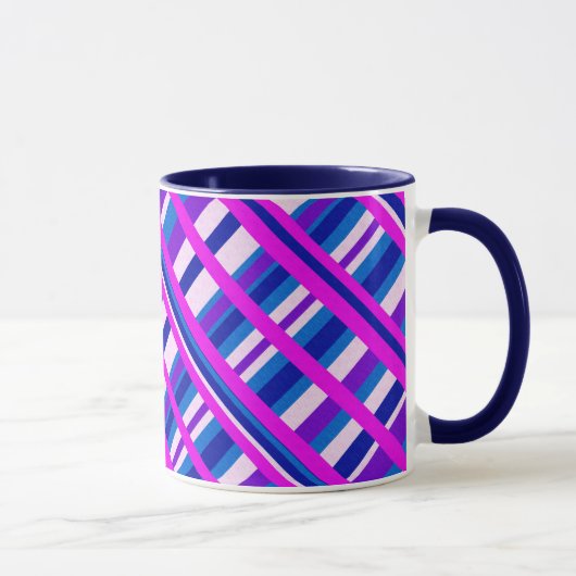 Pink Lila Blue Kariert Diagonal Tasse (Rechts)
