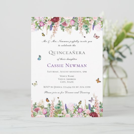 Pink Lila Florals & Butterfys Quinceañera Einladung (Stehend Vorderseite)