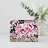 Pink Lilies & Hydrangea Postkarte (Stehend Vorderseite)