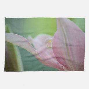 Pink Lily by Shirley Taylor Geschirrtuch