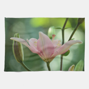 Pink Lily by Shirley Taylor Handtuch