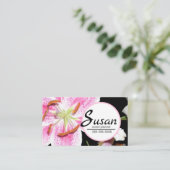 Pink Lily | Delikate Pink Lily Blume auf schwarz Visitenkarte (Stehend Vorderseite)