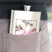 Pink Lily | Delikate Pink Lily Blume auf Silber Flachmann (Beispiel)