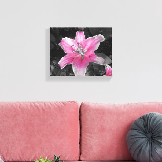 Pink Lily Leinwanddruck (Insitu (Wohnzimmer))