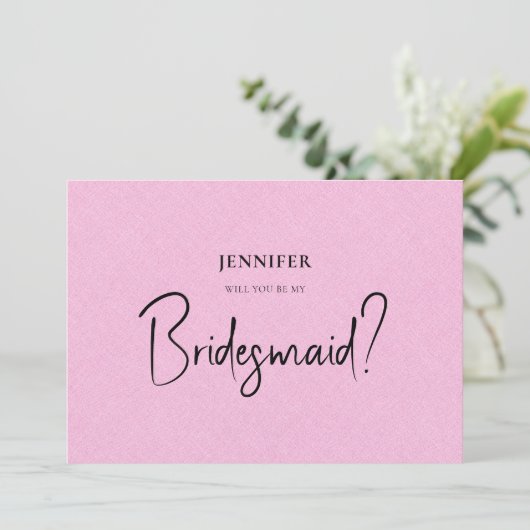 Pink Linde White Script wird Sie meine Bridesmaid Einladung (Stehend Vorderseite)