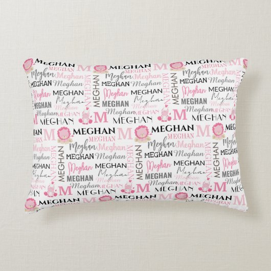 Pink Lion und Zebra mit Name und Monogramm Muster Dekokissen (Vorderseite)