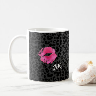 Pink Lipgloss Kuss-Schwarz-Leopard mit Monogramm Kaffeetasse