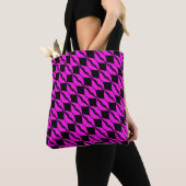 Pink Lipstick Kiss Schwarzes Hintergrundmuster Tasche (Von Nahem)