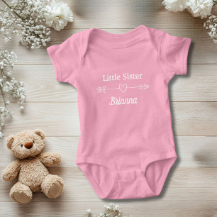 Pink Little Sister Arrow mit Heart Boho Baby Girl Baby Strampler