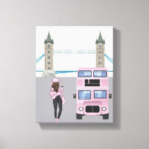 Pink London Bus mit Tower Bridge Artwork