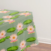 Pink Lotus Blume & Lily Pads auf Laurel Green Tischdecke (Beispiel)