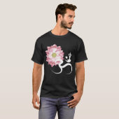 Pink Lotus Blume Yoga & Zen Calligraphy Om Om T-Shirt (Vorne ganz)