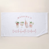 Pink mädchenhafte Drinks Bachelorette Wochenende Strandtuch (Vorderseite)