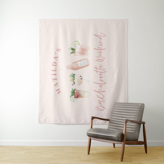 Pink mädchenhafte Drinks Bachelorette Wochenende Wandteppich (Beispiel)